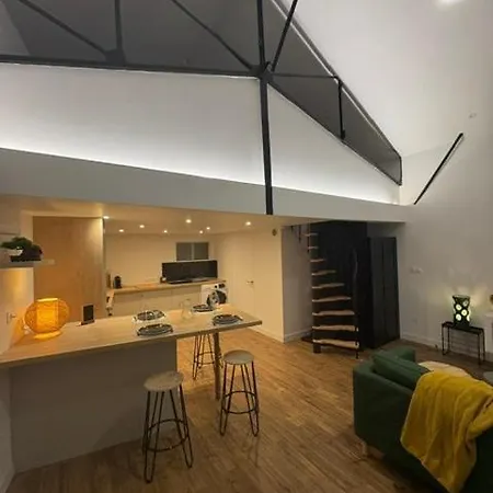 Loft Atypique Au Coeur De La דירה